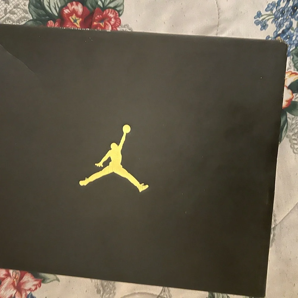 Jordan 1 Mid “Chicago Black Toe” - Picture 4 of 5